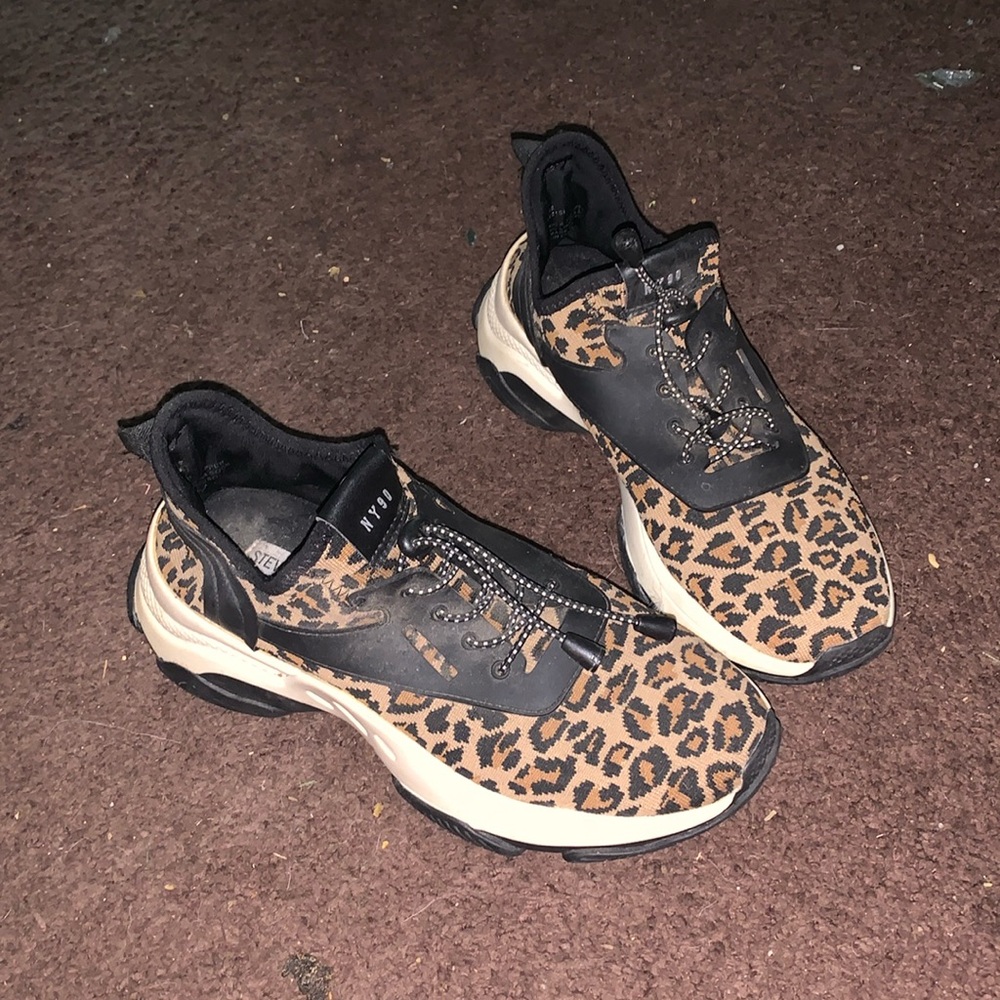 Steve Madden slip on tennis shoes